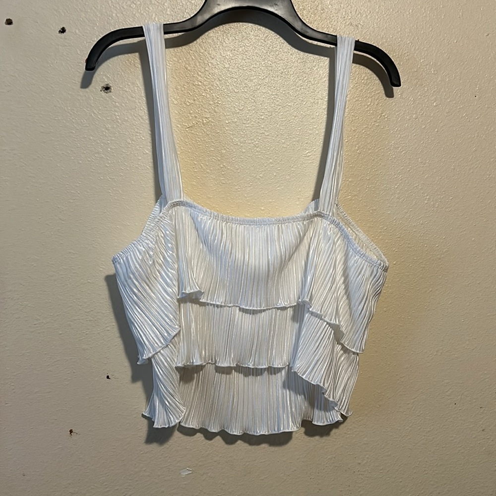 🤍 Ruffle Set 🤍 - Picture 3 of 4